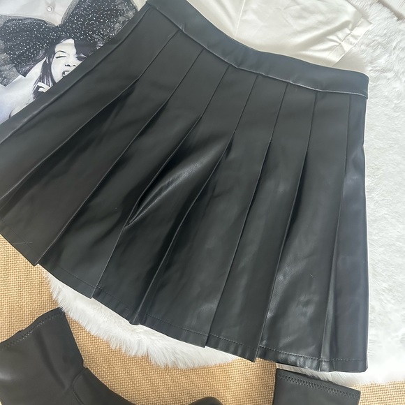 Blashe black leather skirt, in excellent condition size M - Picture 2 of 14